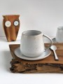 Kubek ceramiczny ze spodkiem w stylu boho