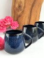 granatowy kubek ceramiczny ręcznie robiony