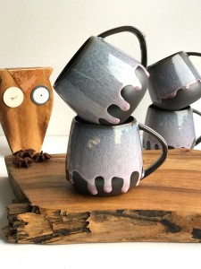 Kubek Beczułka ręcznie robiony  320 ml - różowe krople