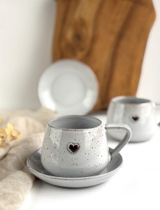 Filiżanka ze spodkiem beczułka 250 ml w stylu boho - Cappuccino z sercem