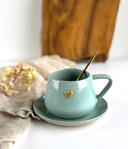Filiżanka ze spodkiem beczułka ręcznie robiona 250 ml - Niebieska z sercem  