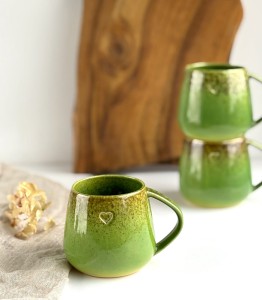 Kubek Beczułka ręcznie robiony zielony z sercem 320 ml - Natura 