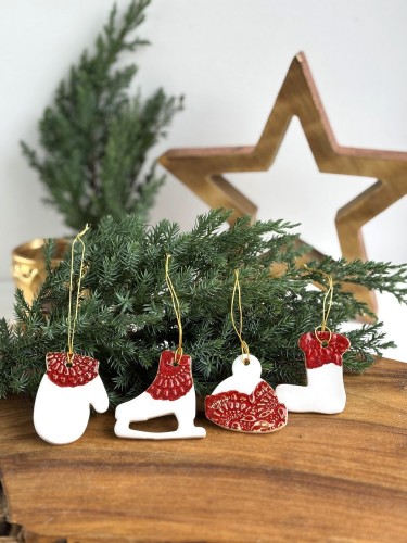 zestaw ceramicznych ozdób choinkowy