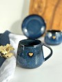 granatowy kubek ceramiczny ręcznie robiony z sercem