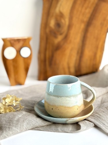 kubek / filiżanka ze spodkiem dwukolorowa niebiesko-beżowa