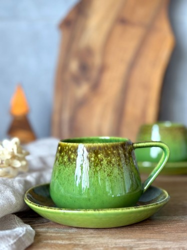 zielona filiżanka ze spodkiem 250 ml