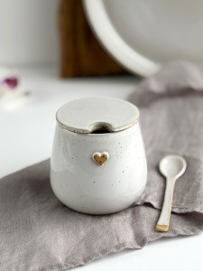 Cukiernica ceramiczna ręcznie robiona - Biała z sercem 