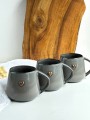 ręcznie robiony szary kubek ceramiczny z sercem